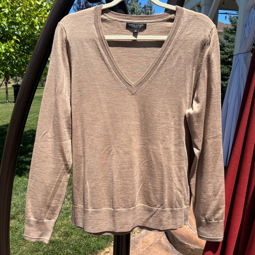banana republic light sweater/ top